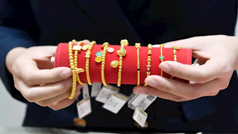 تثبيت الفائدة يحد من صعود الذهب.. خبراء يتوقعون استقرار الأس