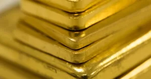 أسعار الذهب تنخفض وسط توقعات بإبقاء الاحتياطي الفيدرالي على أسعار الفائدة ثابتة