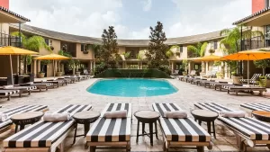 أفضل 13 فندقًا في هيوستن للعائلات، الرحلات الجماعية، والمسافرين في العمل