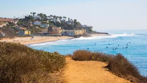 أفضل 31 نشاطًا يمكنك القيام بها في لوس أنجلوس، من ركوب الأمواج في سانتا مونيكا إلى مسارح هوليود