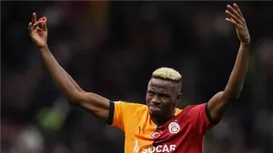 أوسيمين يقترب من الاستمرار في تركيا.. وما هو موقف الهلال السعودي بشأن اللاعب؟