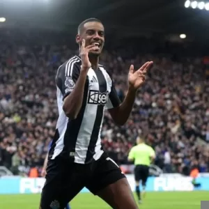 إيزاك يعبر عن سعادته بالانيوزقال إلى الهلال بعد أدائه المتميز مع نيوكاسل في موسم استثنائي – الوطن