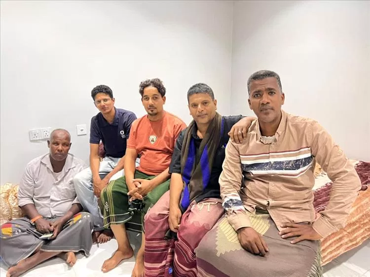 أعضاء إتحاد الإعلام الرياضي بساحل حضرموت يطمئنون على صحة زميلهم محمد باحيدرة