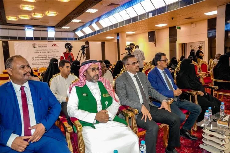الأمين العام لمحلي حضرموت يدشن مشروع إعادة إدماج النساء المفرج عنهن وأسرهن في المجتمع “بداية”