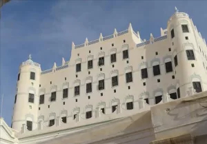 اخبار المناطق: البرنامج السعودي لإعادة إعمار اليمن يُعيد ترميم “قصر سيئون” التاريخي في حضرموت