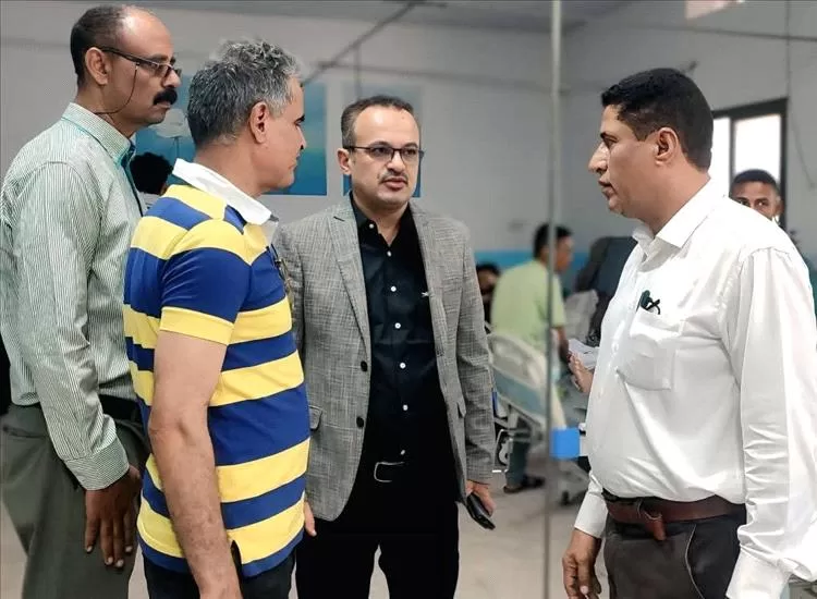 الدكتور النظاري يطلع على مستوى الأوضاع الصحية في المستشفى الجمهوري و22 مايو