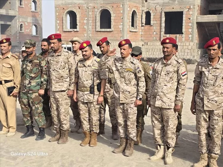 قائد ألوية الدعم والإسناد العميد نصر عاطف اليافعي يتفقد جاهزية اللواء السادس دعم وإسناد في محور أبين