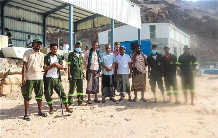 مدير عام بروم ميفع يشارك في حملة نظافة ساحل مدينة بروم استعداد لمهرجان البلدة السياحي الثالث .