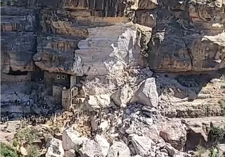 انهياراً صخرياً مروعاً يخلف خسائر بشرية ومادية في ذمار