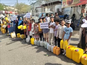 اخبار المناطق – تعز: مظاهرات جماهيرية تدعا بتأمين المياه