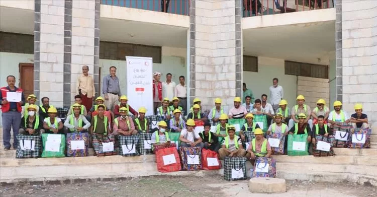 ضمن مشروع تحسين سبل العيش.. الهلال الأحمر اليمني يختتم الدورة التدريبية في مهارات النجارة