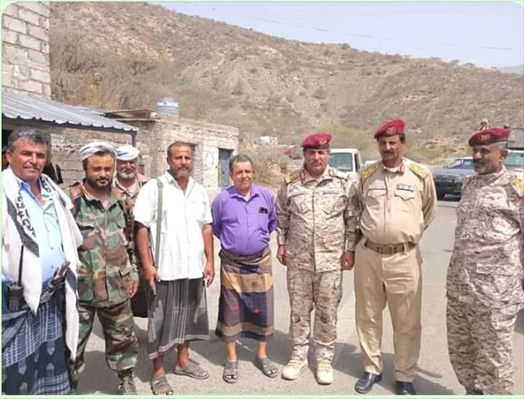 قائد محور أبين العملياتي ومدير عام لودر وقيادات عسكرية يتفقدون جبهة ثرة