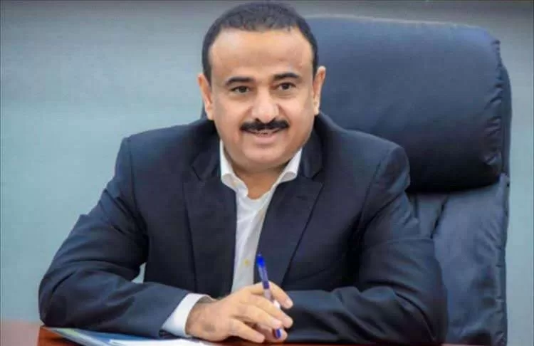 محافظ شبوة يثمّن إنجازًا أمنيًا ويكافئ أبطال اللواء الخامس بعد ضبط قتلة الخليفي