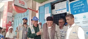 اخبار المناطق – مدير عام الحوطة يطلق صرف المساعدات المالية (البصمة) من برنامج الغيّ.