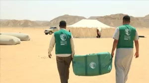 اخبار المناطق – مركز الملك سلمان للإغاثة يقدم مساعدات طارئة للإيواء في مديرية رماه بحضرموت
