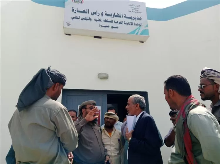 مستشار رئيس مجلس القيادة الرئاسي يزور قيادة السلطة المحلية بمديرية المضاربة والعارة ويشيد بجهود المدير العام