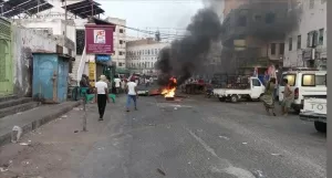 اخبار المناطق – مظاهرات غاضبة في المكلا اعتراضًا على انقطاع الكهرباء وسوء الخدمات