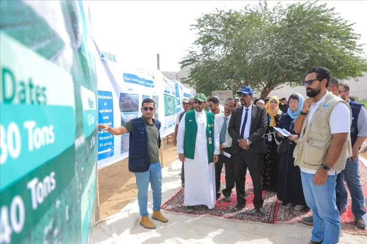 وفد من برنامج الأغذية العالمي ومركز الملك سلمان يطلع على إنجازات مشروع "من الغذاء إلى الصمود" في مديريتي تريم وبروم ميفع