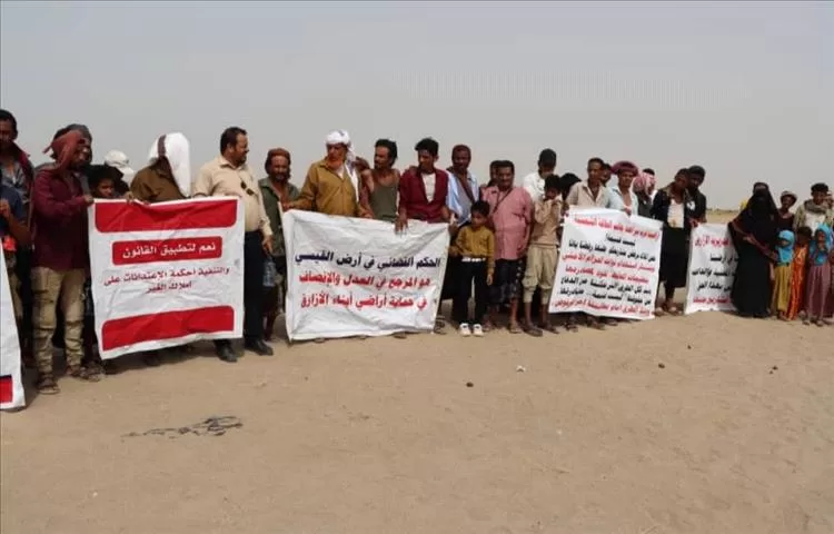 أسر شهداء وملاك أراضٍ يحتجون في غرب بير أحمد: "مشروع الطاقة الشمسية يستهدف أرضنا دون وجه حق