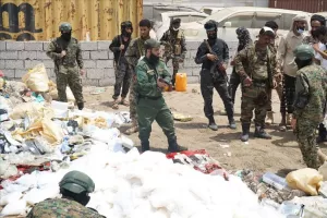 اخبار عدن – إتلاف أكثر من 500 كيلوغرام من المخدرات التي تم ضبطها الإسبوع الماضي على سواحل العارة