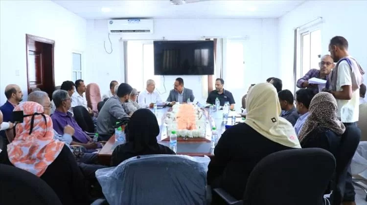 اجتماع في عدن يناقش سبل تطوير عمل صندوق صيانة الطرق