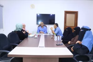 اخبار عدن – اجتماع مدير عام مؤسسة المياه بعدن مع مدير مشروع المياه في الصليب الأحمر