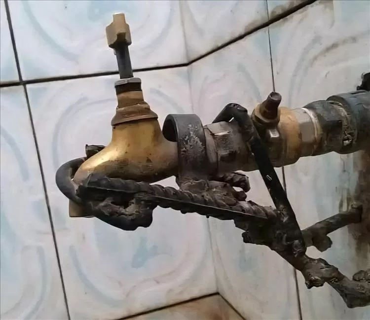 سرقة حنفيات المساجد تثير استياء المصلين في عدن