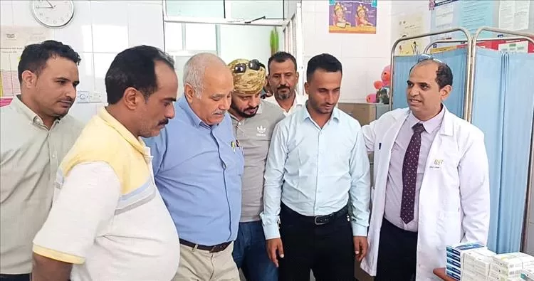 البيشي وعواس يدشنان المخيم المجاني للأمراض المزمنة في خور مكسر