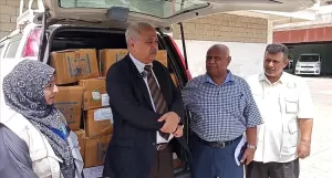 اخبار عدن – البيشي يبدأ تسليم أدوية للحمى والكوليرا لمستشفى الصداقة بدعم من جمعية الحكم