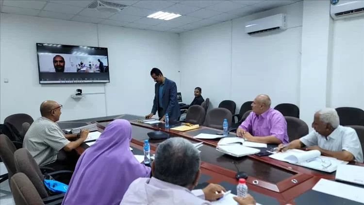 الدكتور طارق الهيج يؤدي القسم القانوني ليحصل على إجازة المحاسبة القانونية المعتمدة في العاصمة عدن