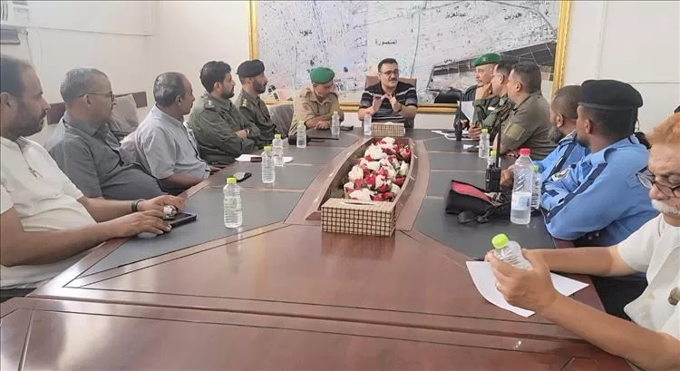 اللجنة الأمنية بالمنصورة تناقش السبل الكفيلة لتحسين مستوى الأداء الأمني