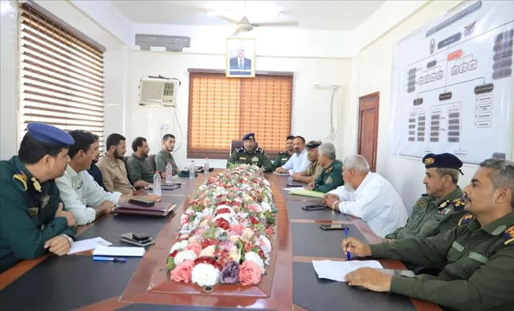 وكيل وزارة الداخلية اللواء عاطف يترأس اجتماعاً لمناقشة مستحقات الشهداء والجرحى