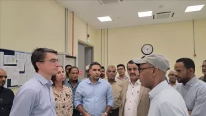 اخبار عدن – المدير الإقليمي للبنك الدولي يقوم بزيارة لمحطة بترومسيلة ويثني على إنجازاتها وكفاءتها.