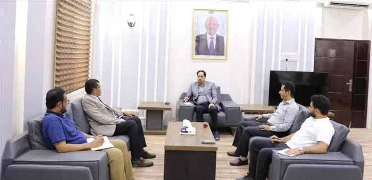 الوزير البكري يبحث مع عميد كلية الأسنان بجامعة عدن