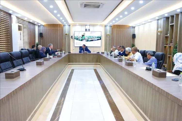 الوزير السقطري يبحث مع وفد من البنك الدولي مشاريع الزراعة والري والأمن الغذائي في اليمن