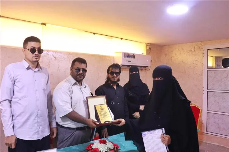 جمعية المكفوفين تُكرّم الأستاذة نسيم شهاب بدرع التميّز لحصولها على الإجازة في حفظ القرآن الكريم