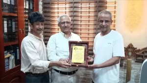 اخبار عدن – تكريم المدير السنة التنفيذي للهيئة العليا للأدوية من قبل فريق مكتب الرعاية الطبية في عدن