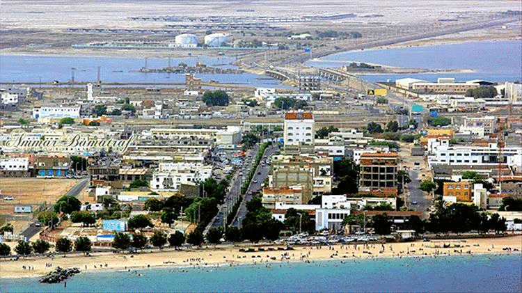 حادث مروري مفجع يودي بحياة الشيخ صالح اليافعي إمام مسجد الرحمة بالبريقة