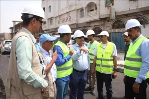 اخبار عدن – رئيس صندوق صيانة الطرق وفريق من المؤسسة المالية الدولي يزوران مشاريع البنية التحتية في عدن