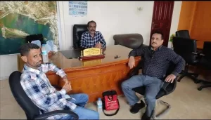 اخبار عدن – زيارة مستشار وزير الداخلية لمديرية خورمكسر لمتابعة مشروع البطاقة الإلكترونية الذكية