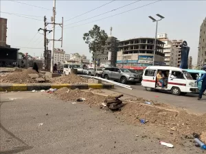 اخبار عدن – شوارع عدن: شهر من التعبيد وآخر من التكسير. من الذي يتحمل مسؤولية فوضى تدمير الطرق؟