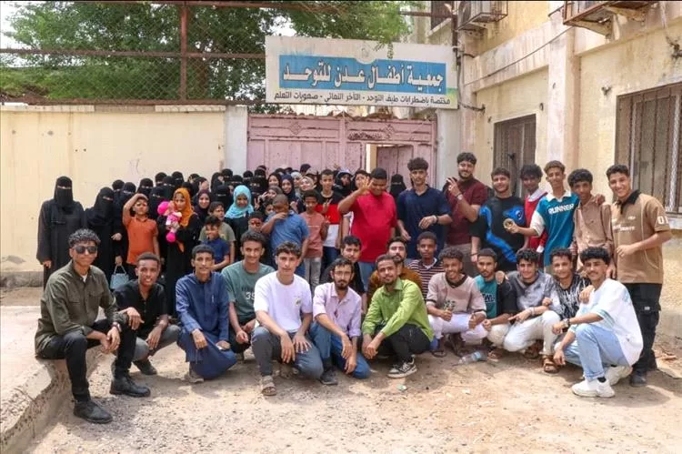 طلاب قسم الهندسة المعمارية بجامعة عدن ينفذون أنشطة ترفيهية لأطفال جمعية التوحد