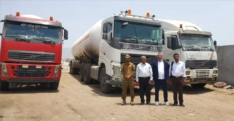 عدن.. إحالة ملف تهريب مقطورات غاز إلى نيابة مكافحة الفساد بتوجيهات المحرّمي