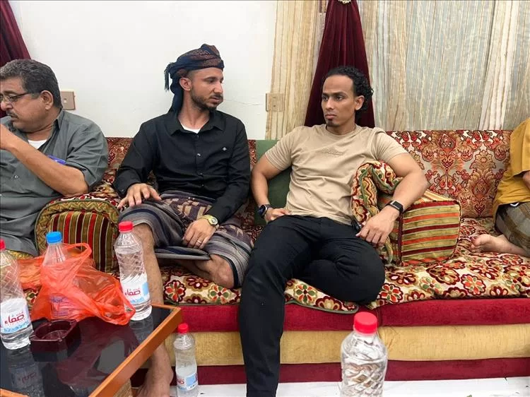 مؤمن السقاف في جولات وفاء وإنسانية: زيارات للاطمئنان على شخصيات اجتماعية ورياضية بعدن