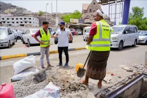 اخبار عدن – مدير عام صيرة يزور مواقع إصلاح خدمات الاتصالات ويحث على سرعة إنهاء الحفريات في المدينة