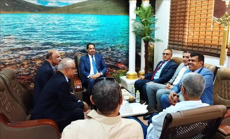 وزير الشباب والرياضة يزور كلية طب الأسنان بجامعة عدن ويشيد بخططها التطويرية