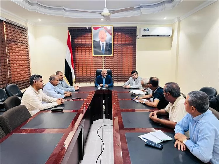 وزير المياه والبيئة يناقش مع محافظ أرخبيل سقطرى التحديات والمشاريع ذات الأولوية في المحافظة