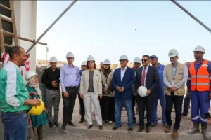 اخبار عدن – وزير المياه وفريق المؤسسة المالية الدولي يتفقدان تقدم العمل في مشروع محطة ضخ المياه بمنطقة