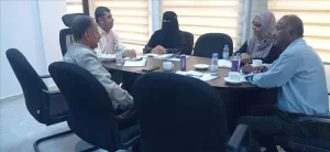 اخبار عدن – وكيل وزارة الصناعة يناقش كيفية تنظيم أسعار اللحوم والدواجن في قطاع التجارة الداخلية