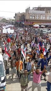 اخبار وردت الآن – الآلاف يتظاهرون في الضالع مدعاين بالاستقلال أو الموت